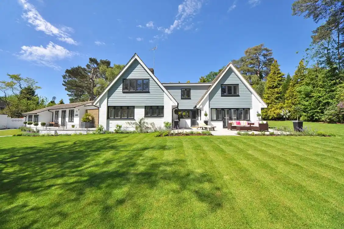 Suburban home in Hewitt, Texas with a green lawn and trees